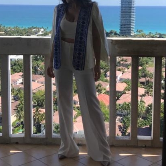 Embroidered cape - Picture 6 of 6